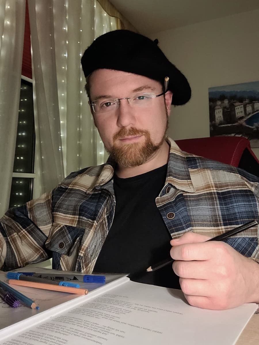 Porträt von Romano Halle, Gründer und Künstler hinter dem Musikprojekt PhönixNacht